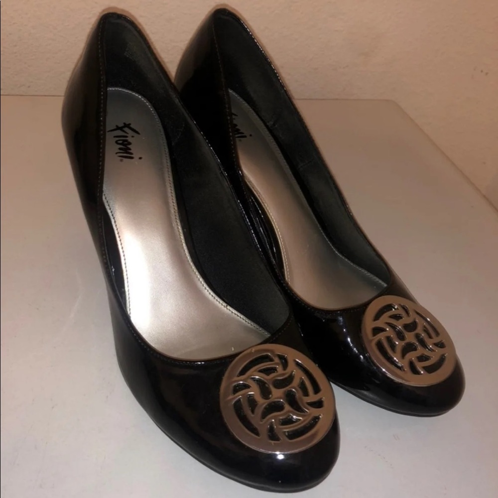 Black Wedges